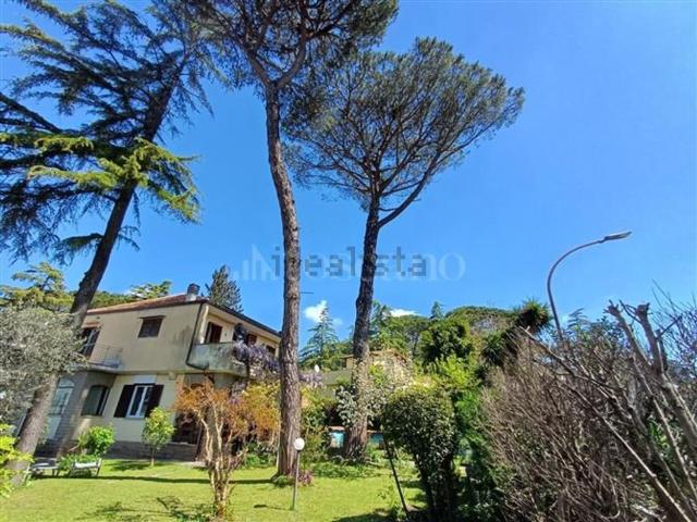 Case e ville in vendita di 250 m² in Viale Antonio Gramsci