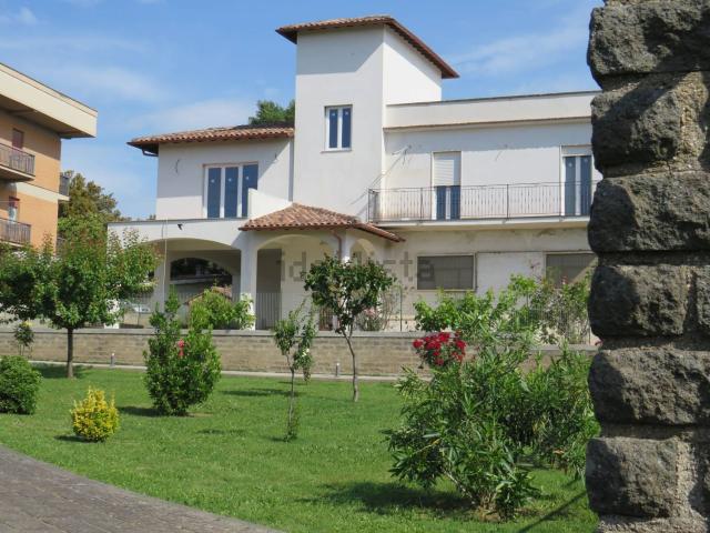 Case e ville in vendita di 250 m² in Viale Italia