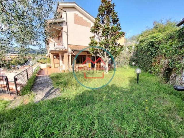 Case e ville in vendita di 250 m² in Viale Papa Giovanni XXIII