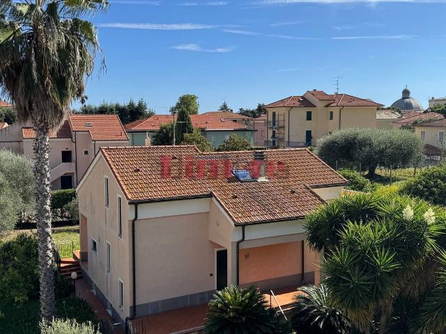 Case e ville in vendita di 250 m² in Borgo Castello, 43