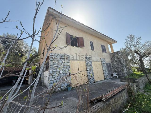 Case e ville in vendita di 250 m² in Contrada Bergamotto, 53