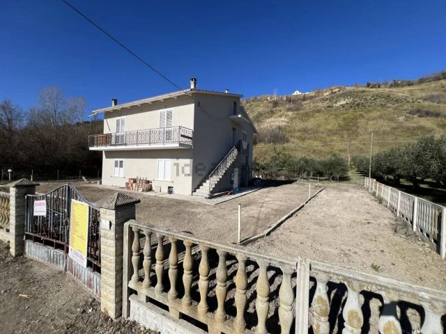 Case e ville in vendita di 250 m² in Contrada Marciano