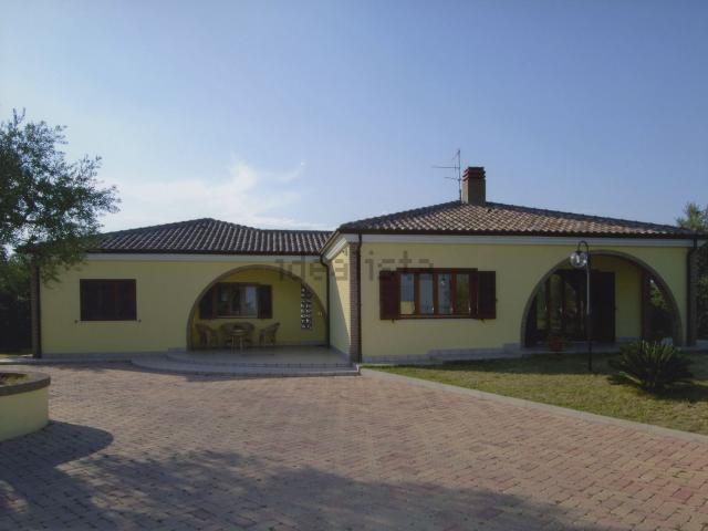 Case e ville in vendita di 250 m² in Contrada Monte Altino