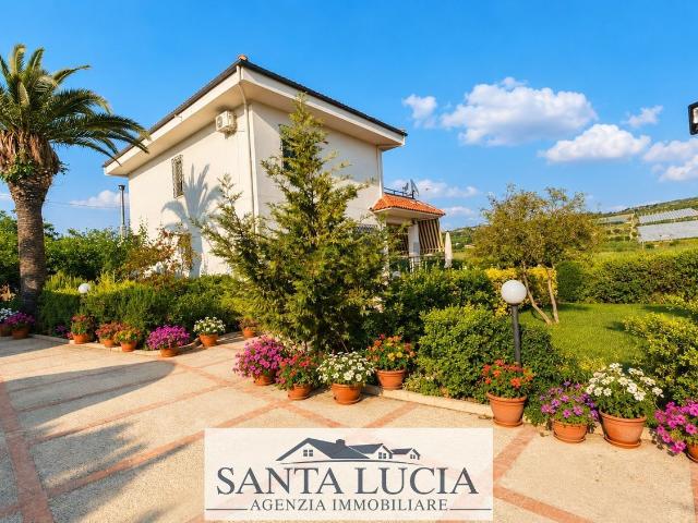 Case e ville in vendita di 250 m² in Contrada Salice