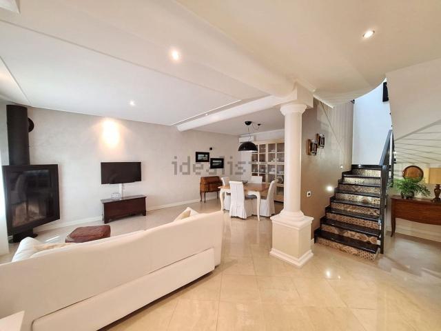 Case e ville in vendita di 250 m² in Corso del Popolo, 205