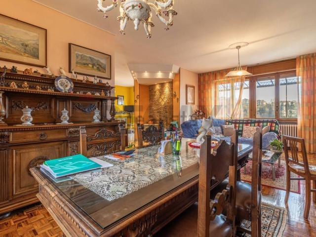 Case e ville in vendita di 250 m² in Frazione Alloro, 14