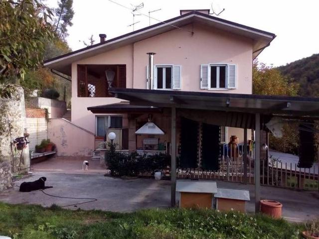 Case e ville in vendita di 250 m² in Frazione Colonnata