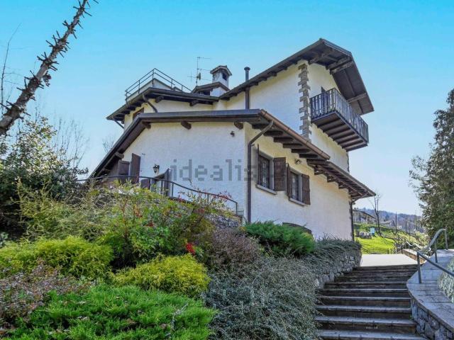 Case e ville in vendita di 250 m² in Frazione Rigosa, 77