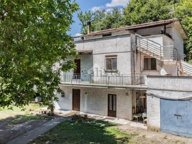 Case e ville in vendita di 250 m² in Località Monte Faloppo, 2
