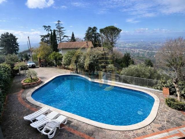 Case e ville in vendita di 250 m² in Località Poggio la Baghera