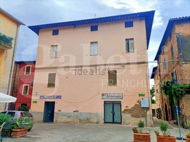 Case e ville in vendita di 250 m² in Piazza dei Consoli, 1