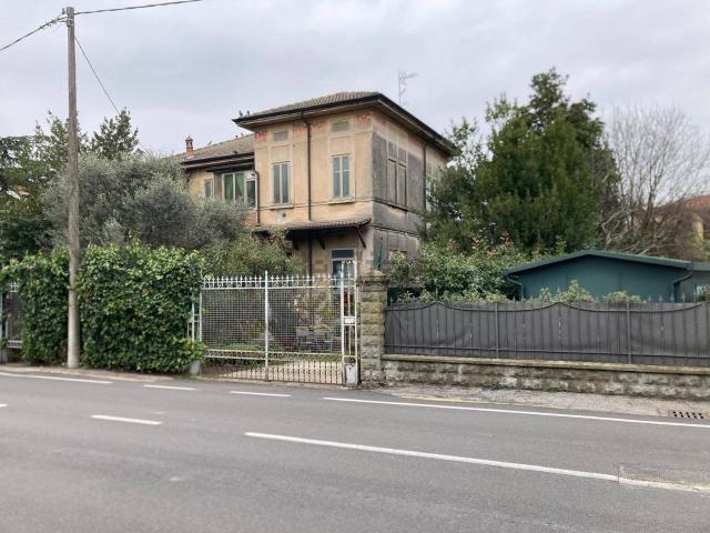 Case e ville in vendita di 250 m² in Strada Chiesanuova
