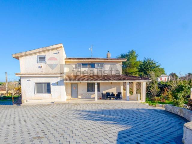 Case e ville in vendita di 250 m² in Strada Guardarello