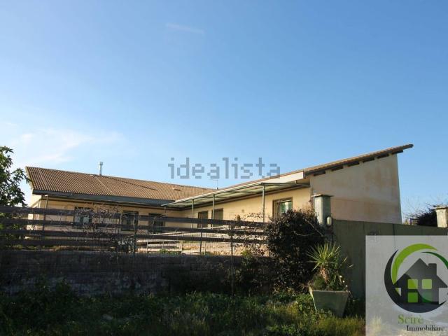 Case e ville in vendita di 250 m² in Strada Provinciale 28i