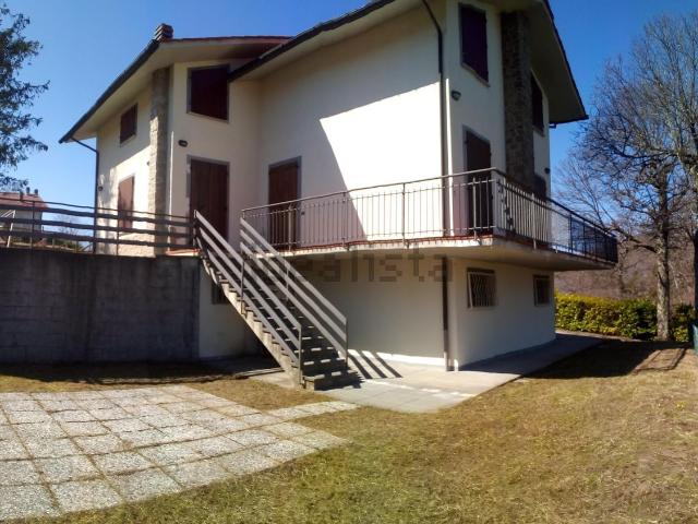 Case e ville in vendita di 250 m² in Strada Regionale 66 Pistoiese