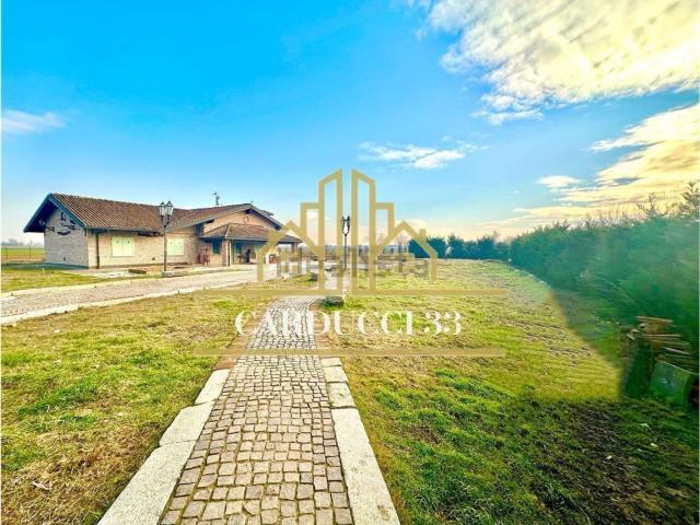 Case e ville in vendita di 251 m²