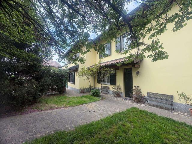 Case e ville in vendita di 251 m²