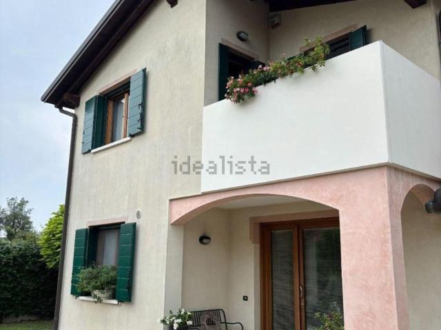 Case e ville in vendita di 251 m²