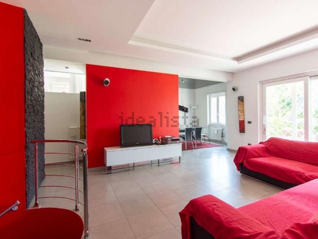 Case e ville in vendita di 251 m² in Via Auriga