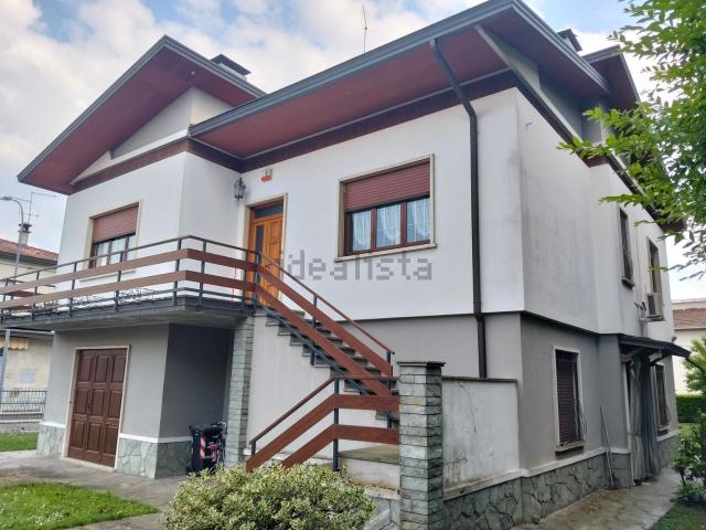 Case e ville in vendita di 251 m² in Via dei Mille