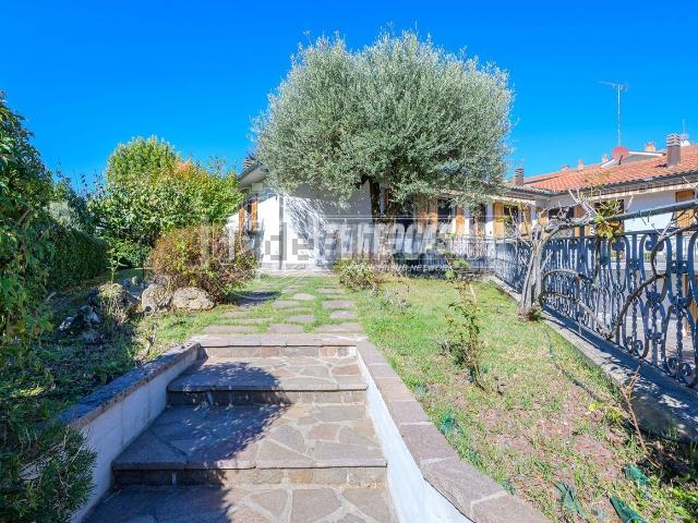 Case e ville in vendita di 251 m² in Via Irma Bandiera
