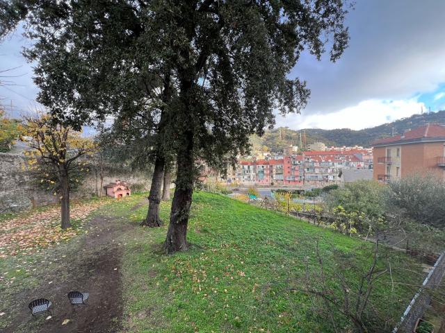 Case e ville in vendita di 251 m² in Via Nazionale Piemonte