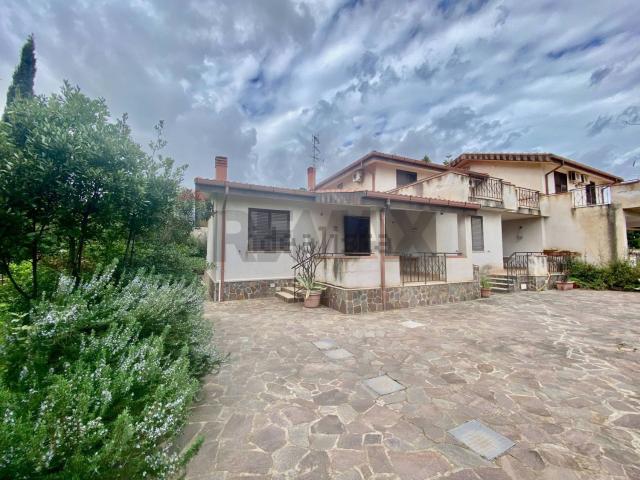 Case e ville in vendita di 251 m² in Via Piano San Michele