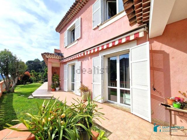 Case e ville in vendita di 251 m² in Corso Verbone