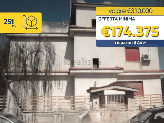 Case e ville in vendita di 251 m² in Località Lecutrane