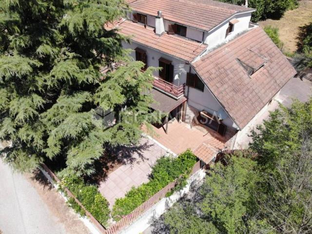 Case e ville in vendita di 252 m² in Via Camerata, 4