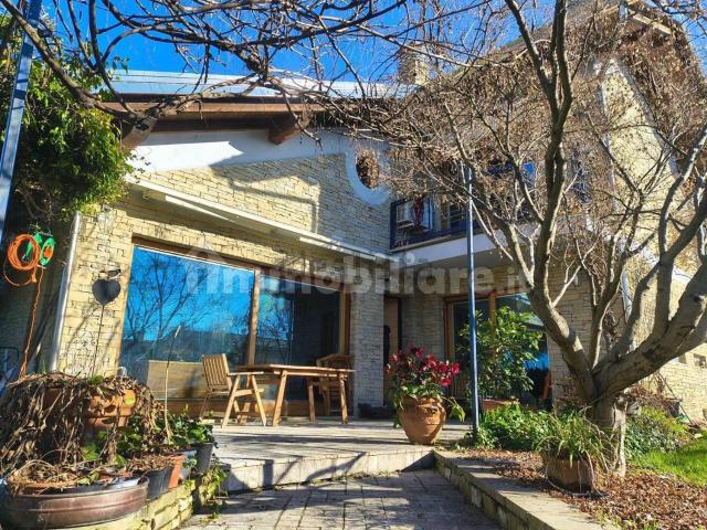 Case e ville in vendita di 252 m² in Via Caravaggio, 11
