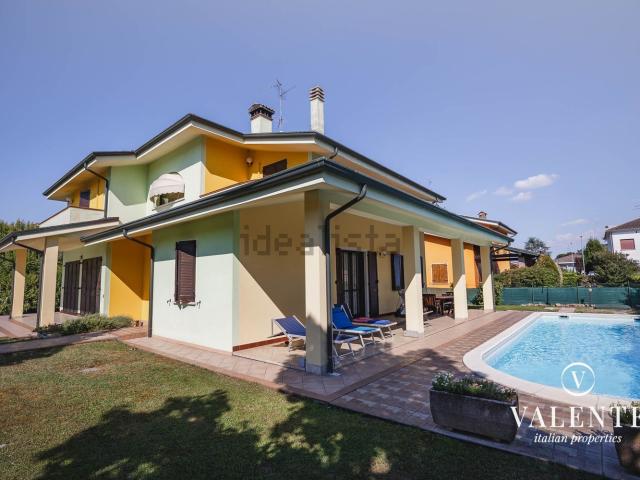 Case e ville in vendita di 252 m² in Via della Fornace, 10