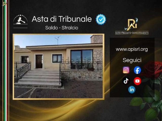 Case e ville in vendita di 252 m² in Via Mottola, 78