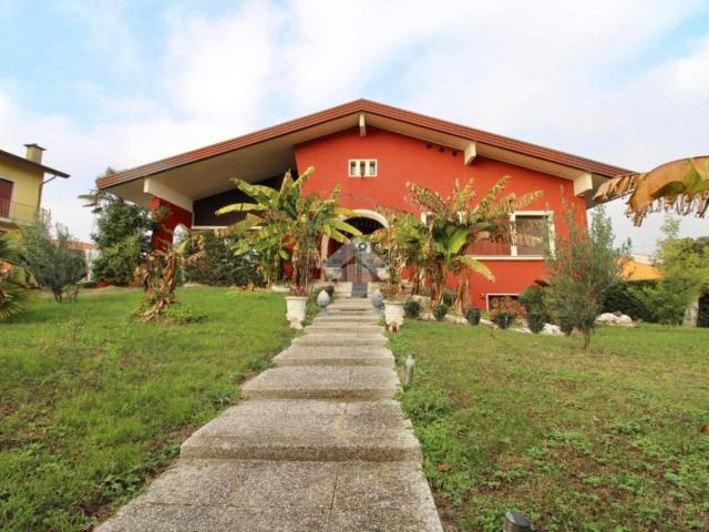 Case e ville in vendita di 252 m² in Via Salvador Allende, 1