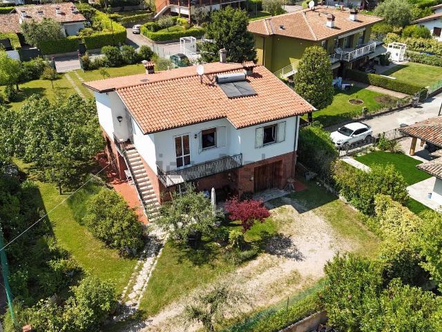 Case e ville in vendita di 252 m² in Via Piave