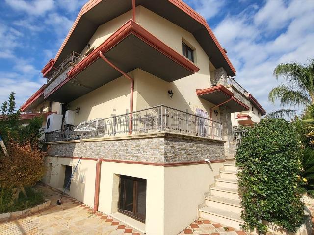 Case e ville in vendita di 253 m²