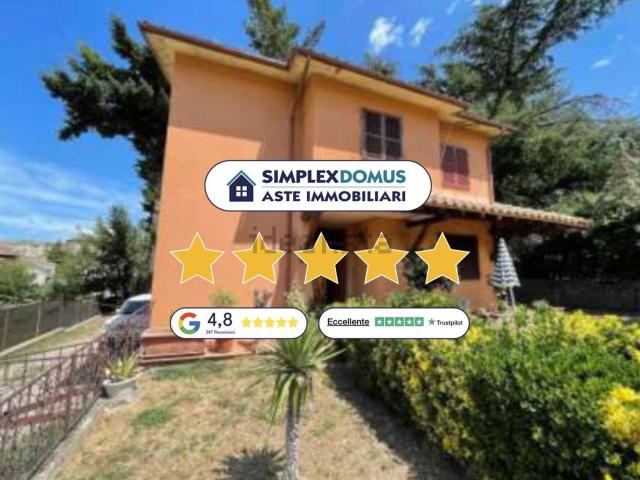 Case e ville in vendita di 253 m² in Via Arezzo