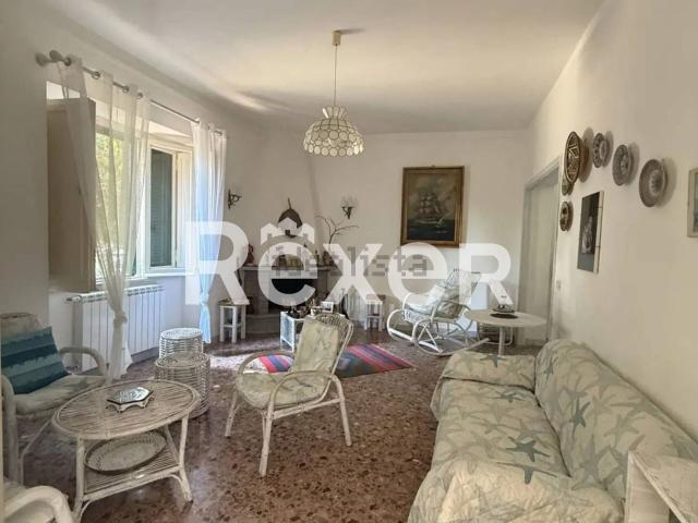 Case e ville in vendita di 253 m² in Via Leonardo da Vinci, 8