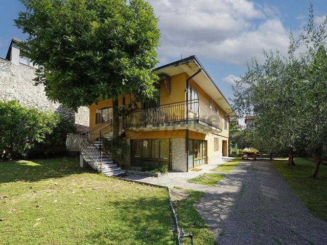 Case e ville in vendita di 253 m² in Via Moretto, 5