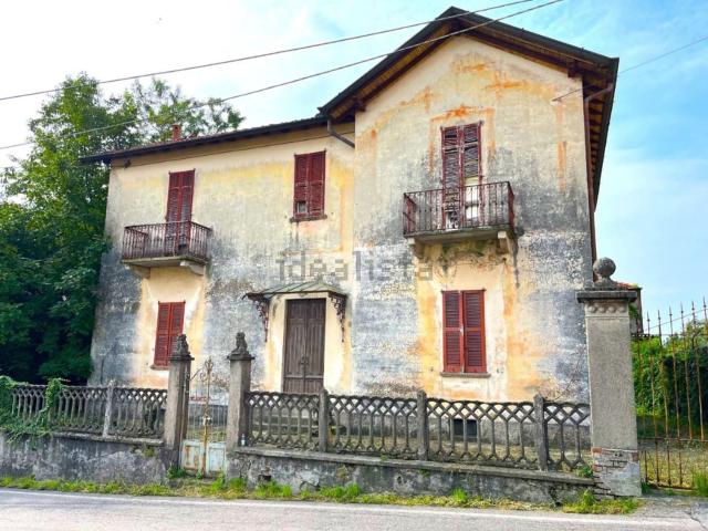 Case e ville in vendita di 253 m² in Via Sandroni, 2