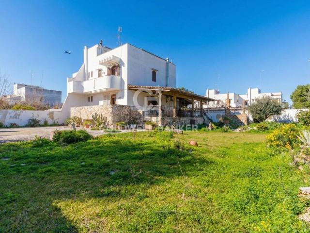 Case e ville in vendita di 253 m² in Strada Cola di Cagno, 42