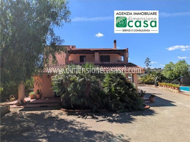 Case e ville in vendita di 253 m² in Strada Provinciale 99