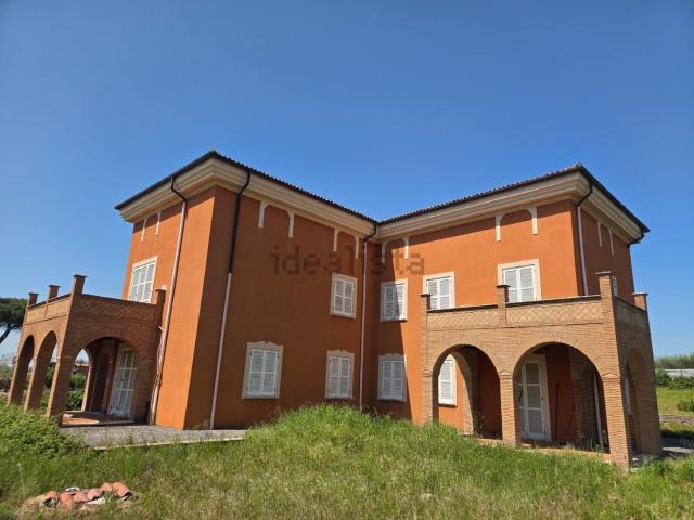 Case e ville in vendita di 254 m² in Via Casa Rossa, 8