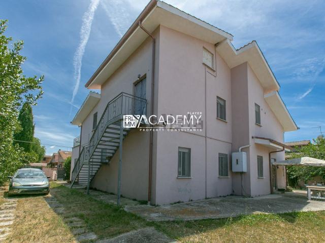 Case e ville in vendita di 254 m² in Via Brentonico, 150