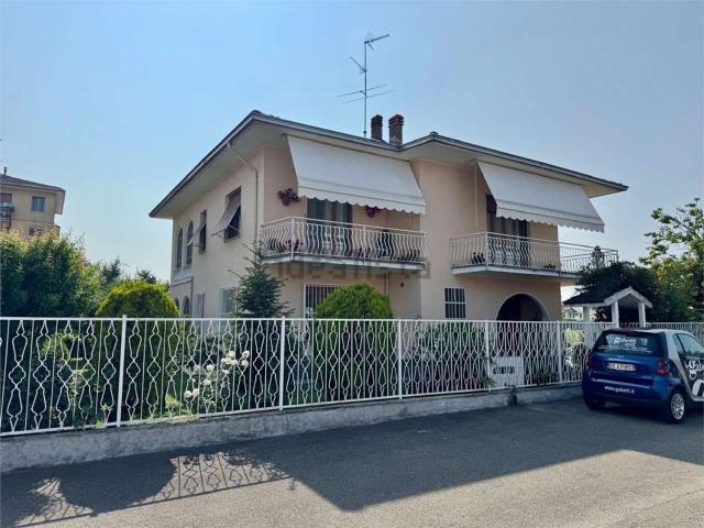 Case e ville in vendita di 254 m² in Via Eugenio Baroni, 1