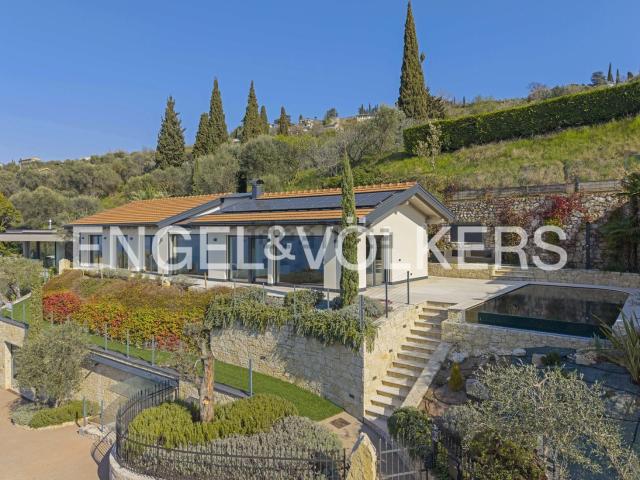 Case e ville in vendita di 254 m² in Via per Albisano