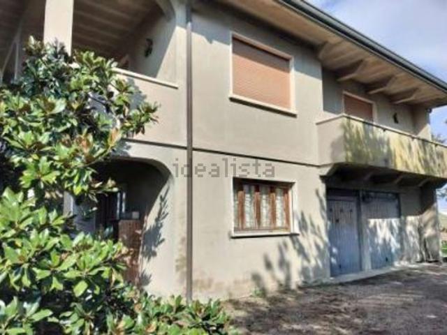 Case e ville in vendita di 254 m² in Via Romea, 1