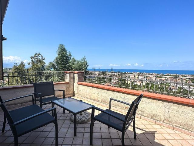Case e ville in vendita di 254 m² in Strada Statale 113 Settentrionale Sicula, 104