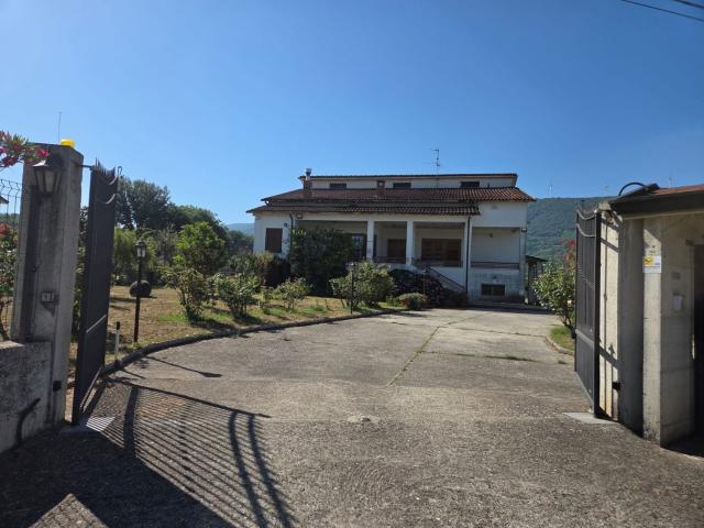 Case e ville in vendita di 255 m²
