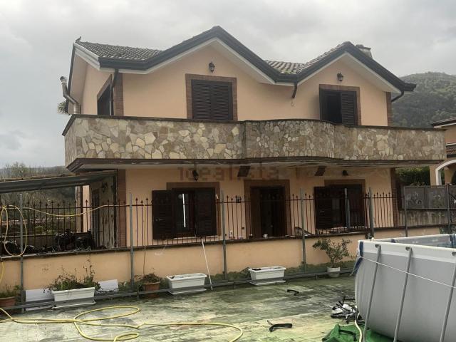 Case e ville in vendita di 255 m²